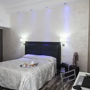 Bed & Breakfast Garibaldi Square, Napoli