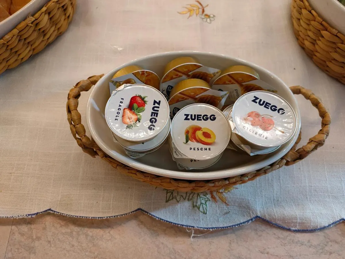 Frühstückspension Tra Pirandello E Leopardi B&B Neapel Italien