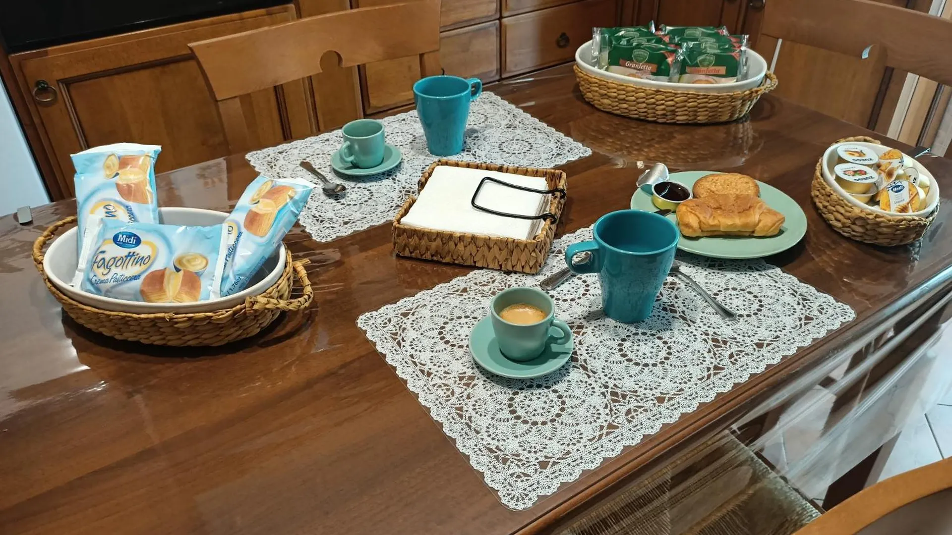Tra Pirandello E Leopardi B&B Napoli 0*,