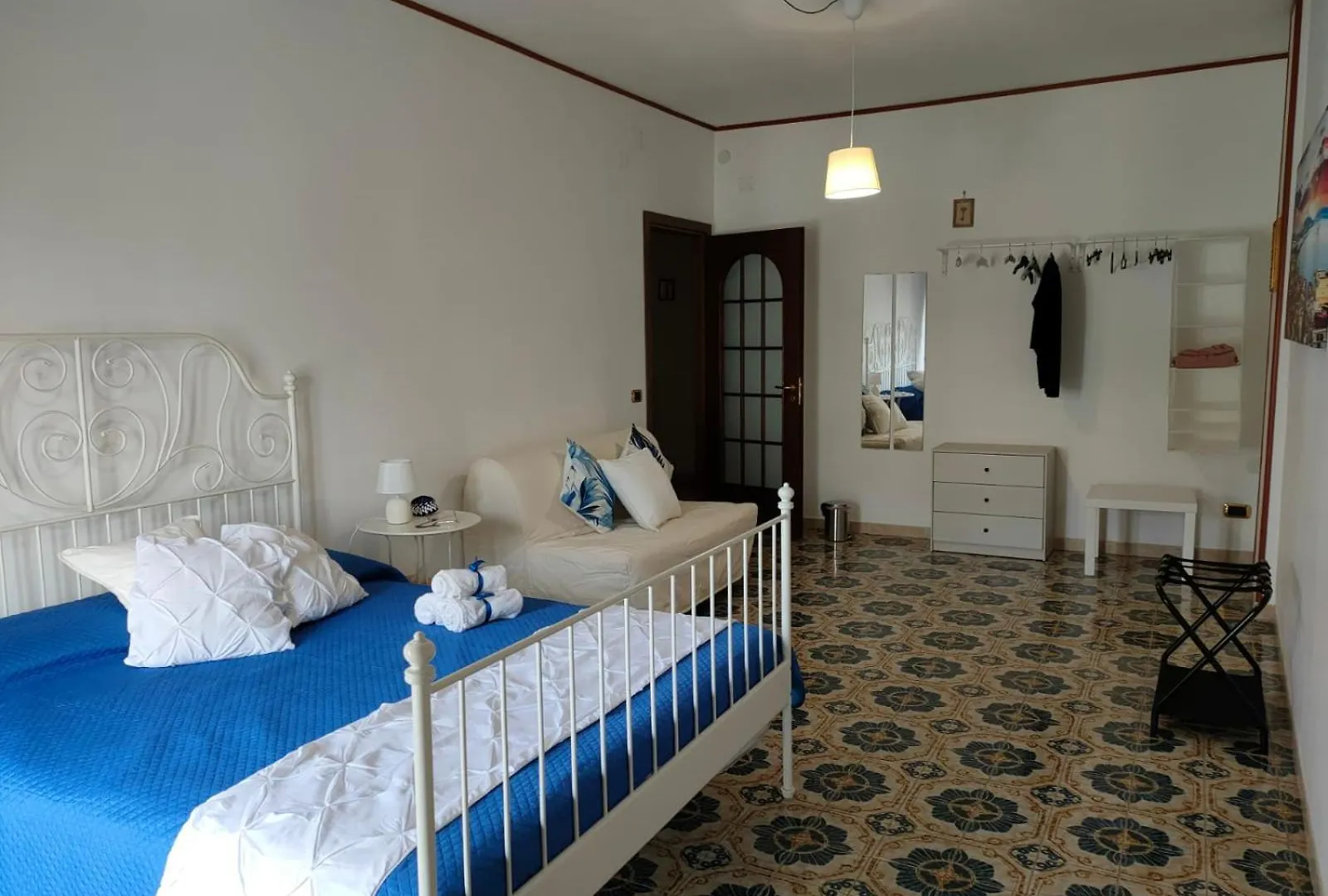 Bed & Breakfast Tra Pirandello E Leopardi B&B Napoli