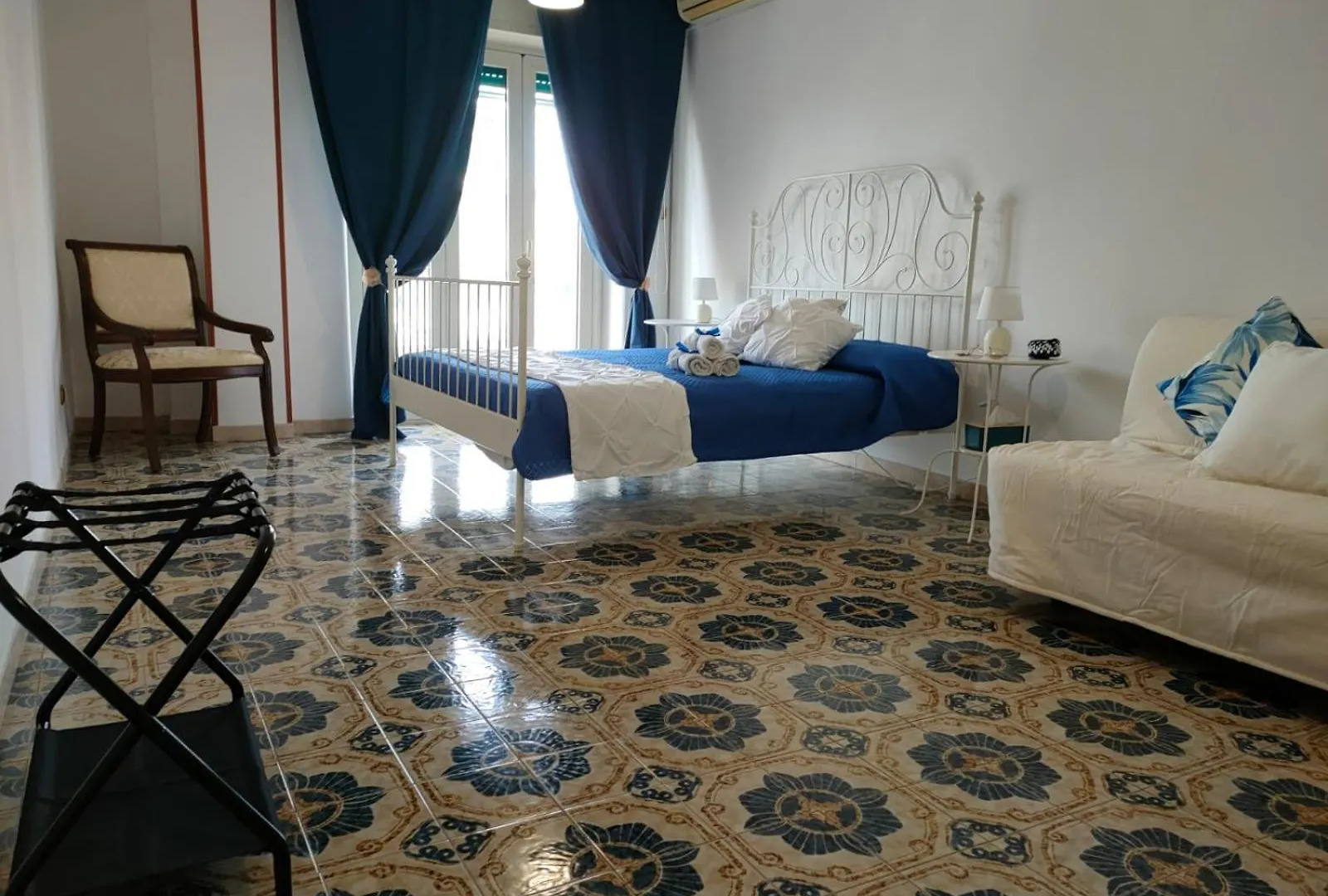 Bed & Breakfast Tra Pirandello E Leopardi B&B Napoli